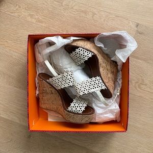 Tory Burch Ivory Flower Platform Wedge Leather Sandals Size 10.5